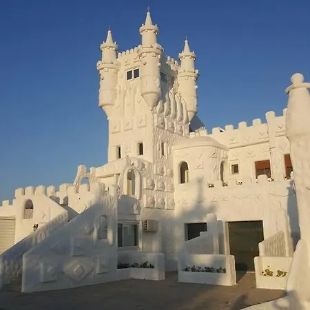 Апартаменты Snow White Castle *